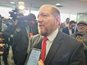 Othelino diz que decide nos próximos 15 dias se aceita secretaria de representação
