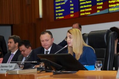 Iracema Vale prega diálogo, harmonia e respeito entre os poderes na abertura do Ano Legislativo