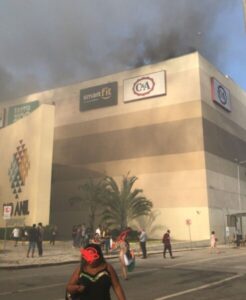 4 meses após incêndio que matou pessoas no Shopping Rio Anil, investigações não foram concluídas