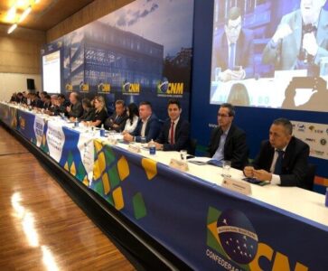 PRESIDENTE DA FAMEM PARTICIPA DA REUNIÃO DO CONSELHO POLÍTICO DA CNM, EM BRASÍLIA