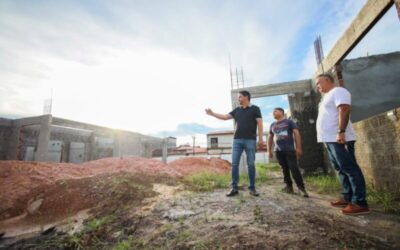 Prefeito Luciano e comitiva visitam a construção da creche do bairro Antigo Aeroporto