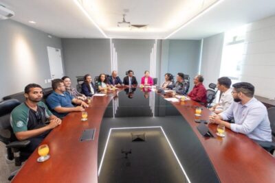 IRACEMA VALE DISCUTE INVESTIMENTOS PARA O TURISMO NOS LENÇÓIS MARANHENSES COM SOCORRO ARAÚJO E REPRESENTANTES DO SETOR