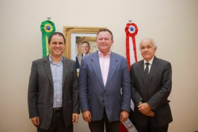 Governador Carlos Brandão recebe visita de cortesia do ex-prefeito Edivaldo Holanda Jr Ex-deputado Edivaldo Holanda também esteve presente no encontro