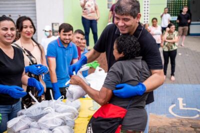 Mantendo a tradição da semana santa, Prefeito Dr. Alexandre distribui mais de 14 toneladas de peixes a população de São João dos Patos