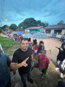 VEREADOR ÁLVARO PIRES MANTÉM TRADIÇÃO NA SEMANA SANTA E DISTRIBUI MAIS DE 7 TONELADAS DE PEIXES E 3.000 MIL CESTAS BÁSICAS