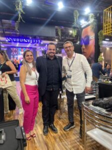 Óticas Aderivan marca presença na Expo Óptica, maior evento do setor óptico na América Latina