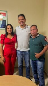Prefeito Luciano dá as boas vindas ao vereador Zé Filho que retorna ao seu grupo político