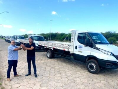 Mais desenvolvimento: Prefeito Luciano adquire junto a Codevasp 5 novos caminhões para infraestrutura e desenvolvimento social