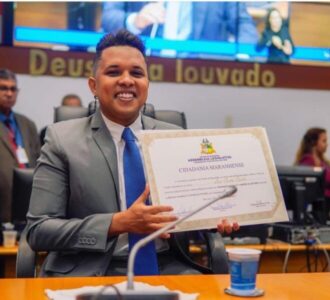 ASSEMBLEIA LEGISLATIVA HOMENAGEIA O CANTOR LUAN COSTA COM TÍTULO DE CIDADÃO MARANHENSE