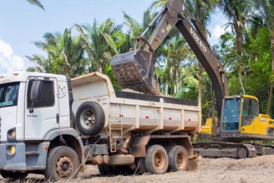 Pró-vicinais chega ao polo Fortaleza: equipe trabalha para pavimentar com piçarra cerca de 30km de estradas