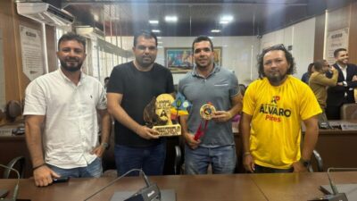 Álvaro Pires recebe homenagem por apoio ao Skate
