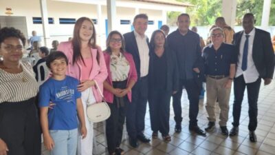 Câmara de Guimarães concede cidadania a personalidades