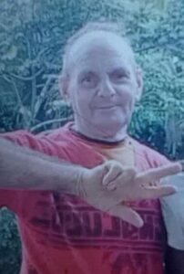 Homem bate cabeça em meio-fio de calçada e morre durante briga em Cedral