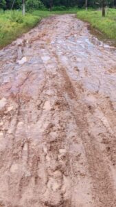 LAMA E BURACOS: MORADORES DENUNCIAM PÉSSIMAS CONDIÇÕES DA ESTRADA DO POVOADO ESTIVINHA EM PORTO RICO DO MARANHÃO
