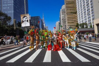 Avenida Paulista é surpreendida com as cores, as toadas e o brilho do São João do Maranhão