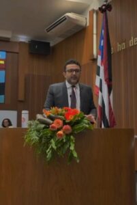 PAÇO DO LUMIAR: “INALDO QUE VERGONHA! ESTAIS PREOCUPADO EM TRANSFORMAR A PREFEITURA EM UM CABIDE DE EMPREGO”, DIZ DEPUTADO YGLÉSIO
