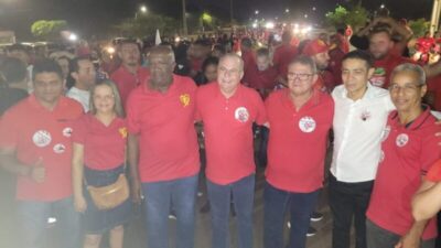 Povo caminha três quilômetros com Kabão