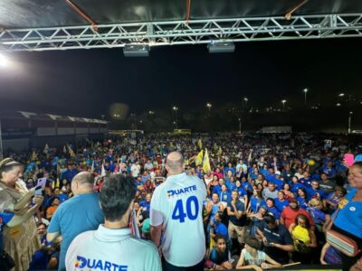 CERCA DE 10 MIL PESSOAS RECEPCIONAM VEREADOR ASTRO DE OGUM E DUARTE JÚNIOR NA ÁREA EXTERNA DO GINÁSIO CASTELINHO