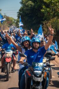 Henrique Júnior arrasta multidão em motocada em Timon