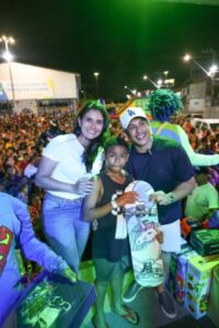 DEPUTADO OSMAR FILHO E SUA ESPOSA CLARA GOMES VEREADORA ELEITA DE SÃO LUIS, REALIZAM FESTA PARA AS CRIANÇAS NA REGIÃO DO SÃO FRANCISCO.