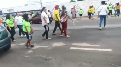 Funcionários da Prefeitura de Paço do Lumiar revoltados decidem protestar na porta do MP após salários não pagos; ASSISTA O VÍDEO