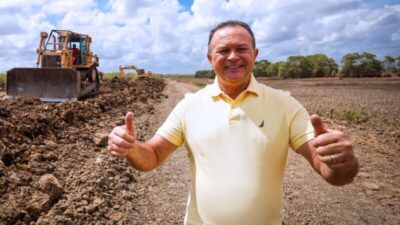 Em Bequimão, Brandão entrega obras na área da educação e cidadania e vistoria construção de estrada
