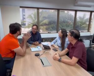 Prefeito Gentil Neto e Deputada Amanda Gentil conquistam caminhão compactador para Caxias