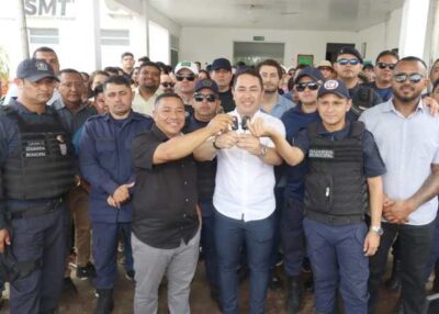 Prefeito André da RalpNet entrega duas viaturas para a Guarda Municipal de Pinheiro