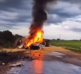 ASSISTA! Dois carreteiros morrem carbonizados após carretas baterem de frente ao desviar de menor que fazia grau; um dos mortos é de Pedreiras