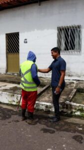 Compromisso com a cidade: Equipes de limpeza mantêm Presidente Sarney organizada, mesmo sob chuvas constantes