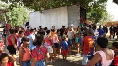 Dudu Diniz entrega pescado em vários bairros de São José de Ribamar