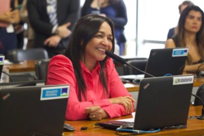 Eliziane intensifica articulação para conseguir assinaturas para PEC que reduz jornada de trabalho