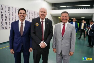 Eleitores da CNM renovam mandato de Ivo Rezende