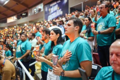 Renovação de fé: Orleans Brandão participa da celebração de Corpus Christi no Castelão