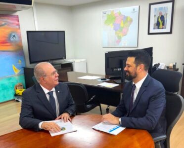 Com secretário nacional de Saneamento, Hildo Rocha trata sobre abastecimento de água e obras de drenagem