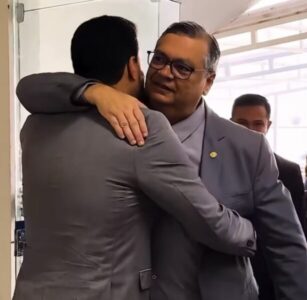 ISSO PODE? Vice-governador usa imagem de ministro do STF para se promover