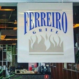 Chuva no cardápio: clientes “molhados” no restaurante Ferreiro, na Lagoa da Jansen