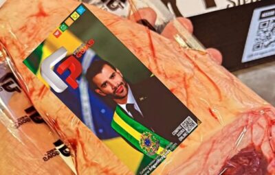 Frigorífico bolsonarista vende picanha com foto de Gusttavo Lima, presidente