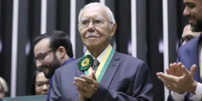 José Sarney testa positivo para Covid-19 aos 94 anos