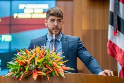 Davi Brandão enquadra Othelino Neto em discurso e faz convite para visitarem obras do governo