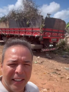 Prefeito Fred Campos apreende caminhão flagrado jogando lixo em Paço do Lumiar
