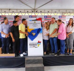 Urbano Santos no rumo certo. Governador entrega obras na cidade, ao lado do Prefeito Clemilton e Deputada eleita Iracema Vale