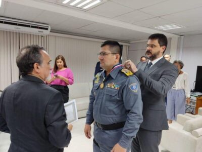 COMANDANTE-GERAL DA PMMA É CONDECORADO COM MEDALHA DO MÉRITO ELEITORAL NO TRE/MA