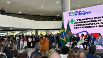 VICE-GOVERNADOR FELIPE CAMARÃO PARTICIPA DE SANÇÃO DA LEI PROGRAMA ESCOLA EM TEMPO INTEGRAL, PELO PRESIDENTE LULA