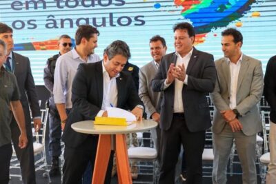 Osmar Filho participa do lançamento da pedra fundamental de Complexo Operacional dos Correios em São Luís