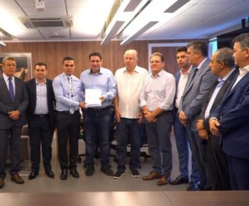 PRESIDENTE DA FAMEM IVO REZENDE E O DIRETORA-GERAL MILTINHO ARAGÃO IMPULSIONAM REPRESENTATIVIDADE EM BRASÍLIA: ENCONTRO COM PREFEITOS E CONVITE PARA COMPOSIÇÃO NA CNM