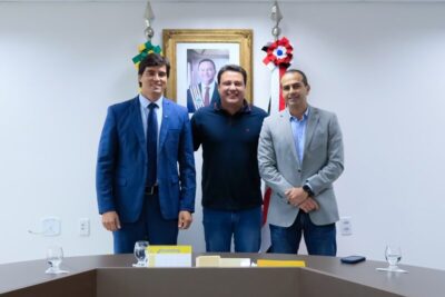 SEDUC FIRMA PARCERIA COM OS CORREIOS PARA GARANTIR CELERIDADE NA OPERAÇÃO DE LOGÍSTICA DE LIVROS, EQUIPAMENTOS E KITS ESCOLARES