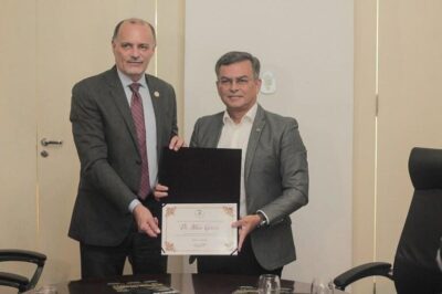 UFMA ENTREGA CERTIFICADO DE AGRADECIMENTO AO DEPUTADO FEDERAL ALLAN GARCÊS POR CONTRIBUIÇÃES À INSTITUIÇÃO