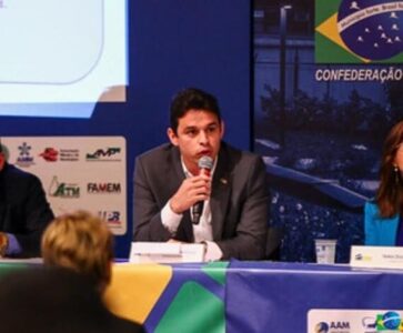 PREFEITO IVO REZENDE PARTICIPA DE MOBILIZAÇÃO MUNICIPALISTA EM BRASÍLIA PELA DESONERAÇÃO DA FOLHA DE PAGAMENTO