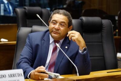 DEPUTADO JOTA PINTO CONTESTA NOTÍCIA DE FALTA DE ESTRUTURA E SALÁRIOS ATRASADOS NO HOSPITAL PRESIDENTE VARGAS